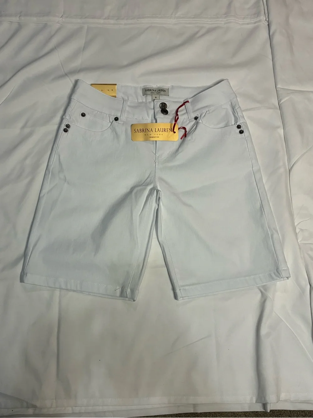 Sabrina Lauren White Bermuda Shorts Size 8 NWT Stretch
